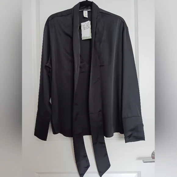 NWT H&M - Long-Sleeve Black Blouse! - Picture 1 of 5